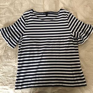 Women’s casual shirt.